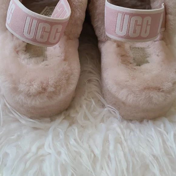 EUC UGG Fluff Yeah Slides - Picture 4 of 6